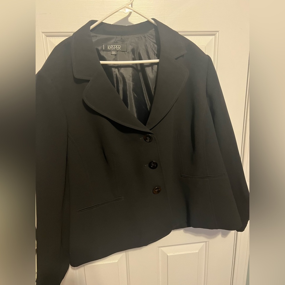 Kasper 3 button black blazer